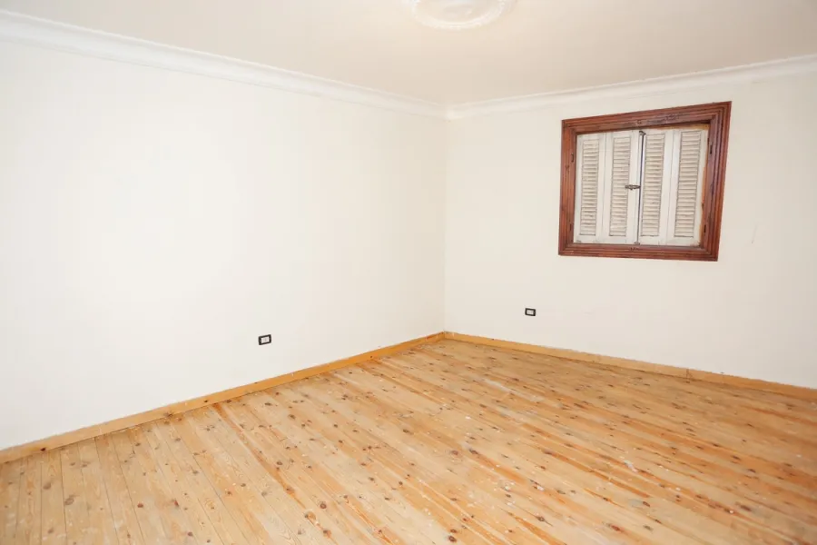 شقة للبيع 150م محرم بك (ش جرين الرئيسي)