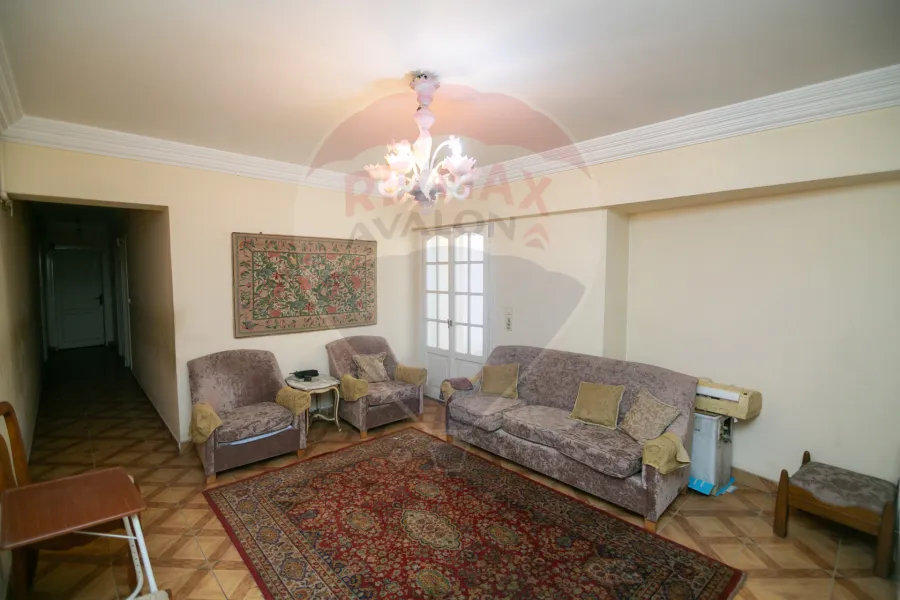 شقة للبيع 260 م جناكليس (ش ابو قير)  - 6,500,000 ج