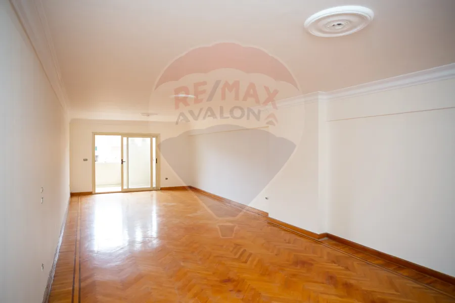 شقة للبيع 232 م كفر عبده (ش سكينة بنت الحسين)