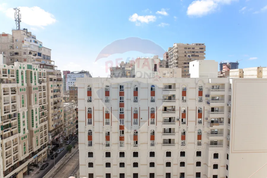 (شقة للبيع 250 م رشدي (على الترام مباشرة