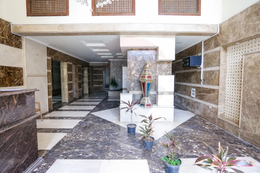 شقة للبيع 180 م وابور المياه (أمام مدرسة الميردي ديو) - نصف تشطيب