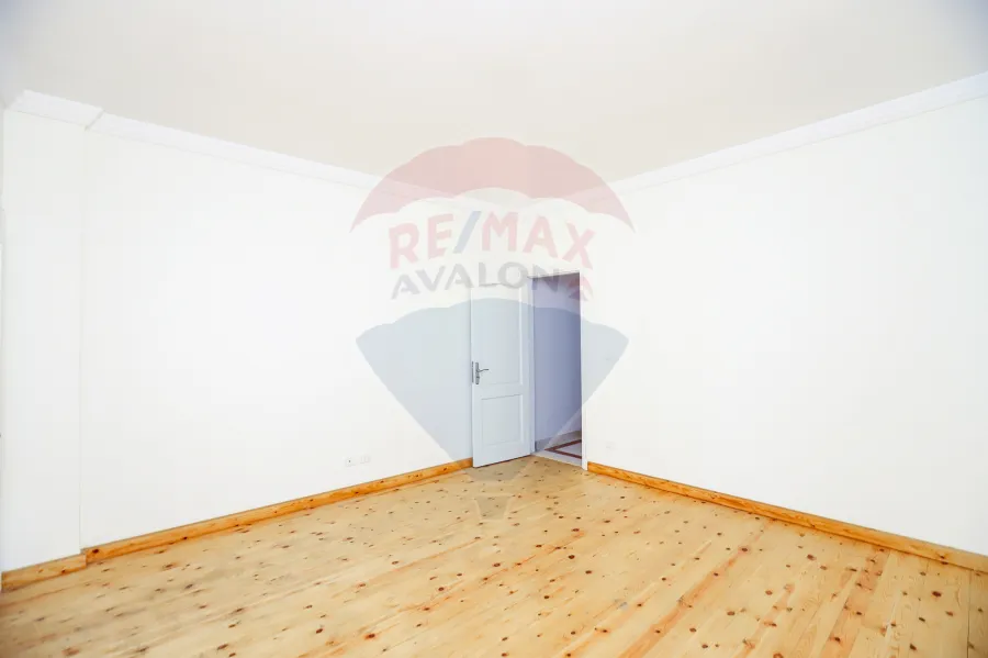 شقة للبيع ٢١٢ م جليم (شارع ابو قير الرئيسي)