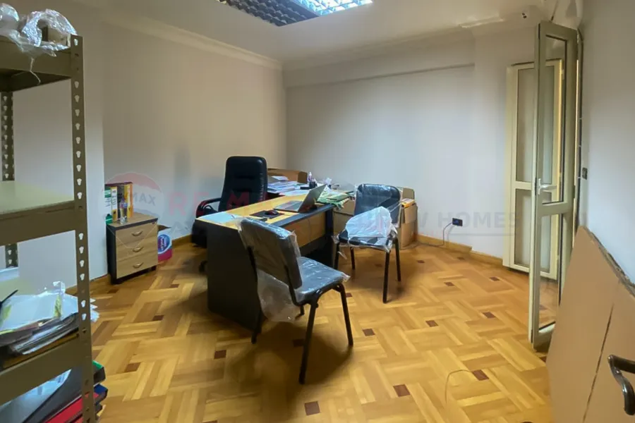 شقة للبيع 195 م كفر عبده (ش أحمد عبد العزيز)