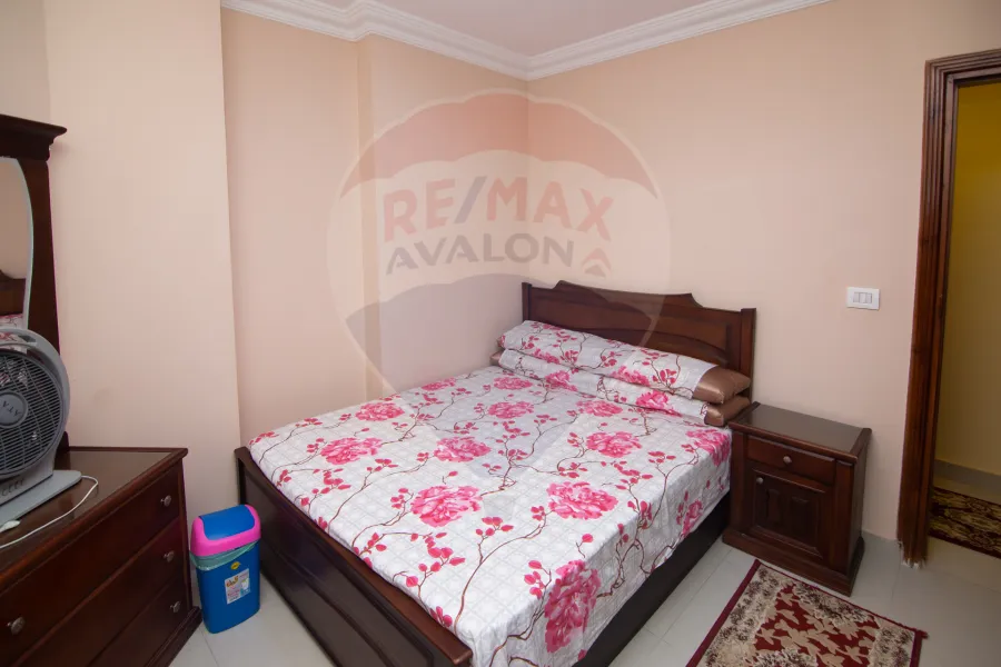 شقة للبيع 215 م كيلوباترا ( علي البحر مباشرة)