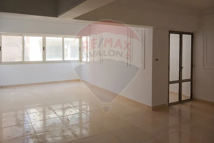 شقة للبيع 140 م مصطفي كامل (علي الترام مباشرة)