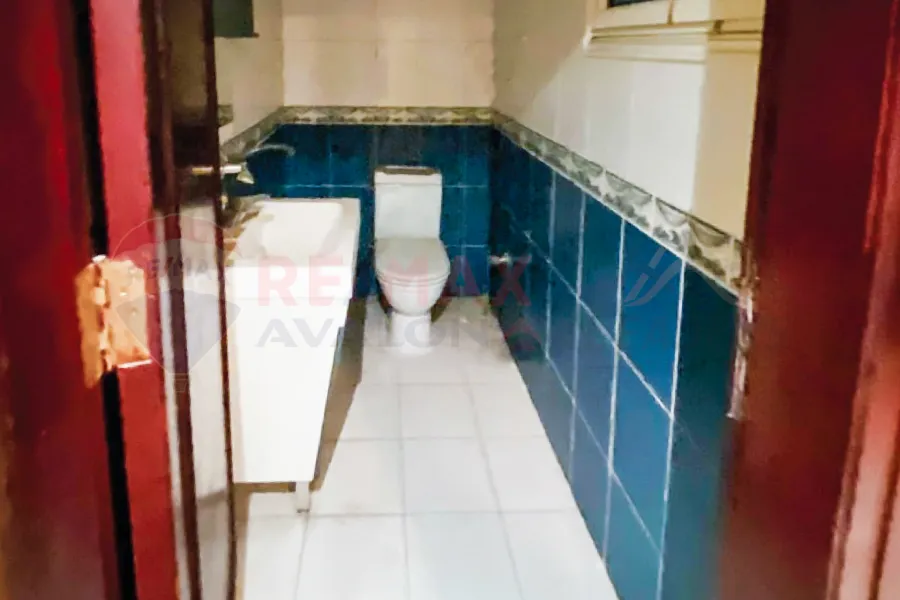 مقر اداري مفروش للإيجار 250 م ميامي (امام نادي السيارات)