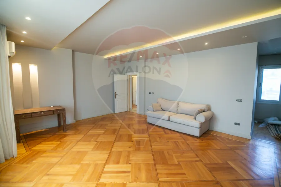 شقة للبيع 334 م  كفر عبده (بجوار British council)