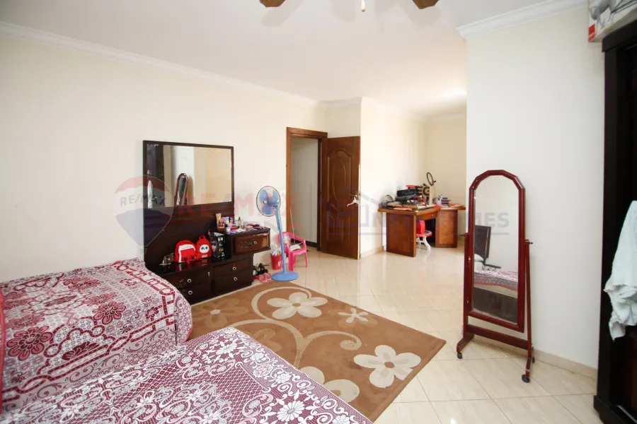 شقة للبيع 450 م سموحة ( ش مصطفى كامل )