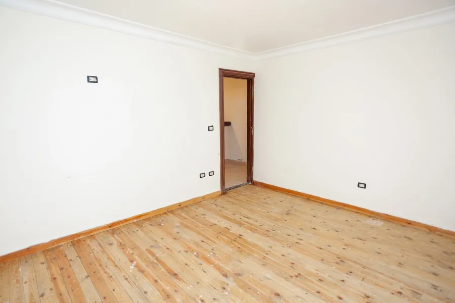 شقة للبيع 150م محرم بك (ش جرين الرئيسي)