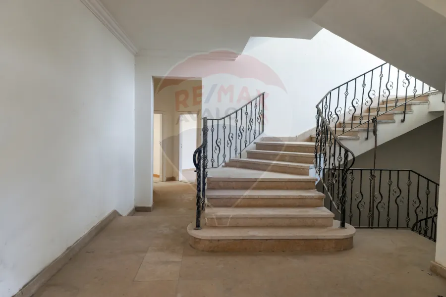 Standalone villa for rent 1250 m King Mariout