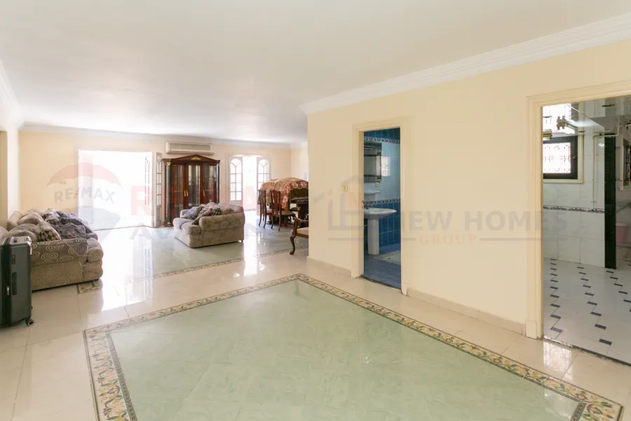 شقة للبيع 330 م  لوران (متفرع من ش الاقبال)