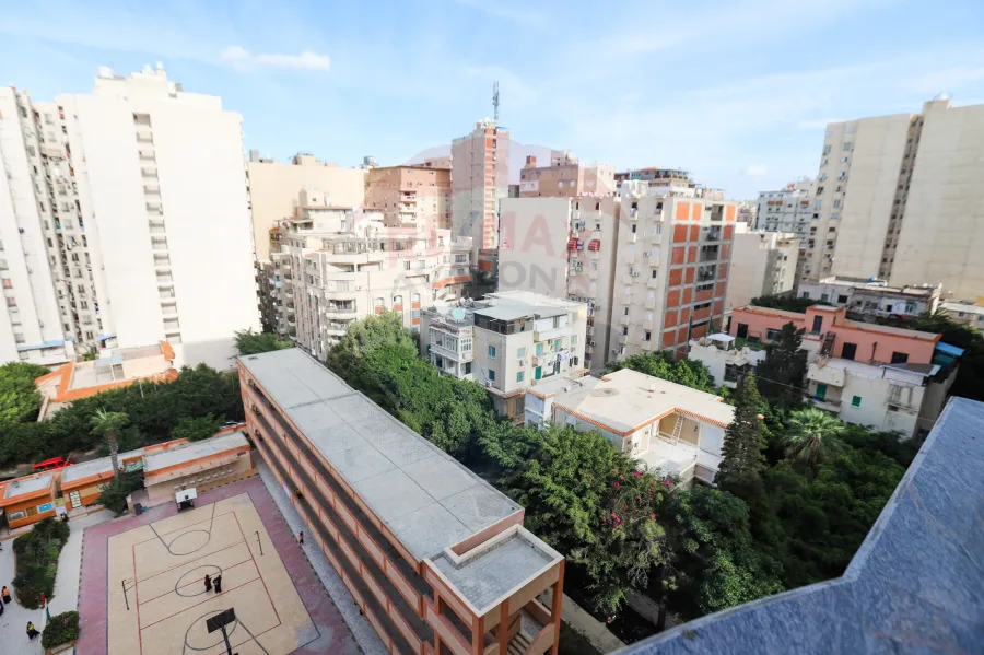 شقة للبيع 250 م رشدي (ش ابراهيم حلمي)