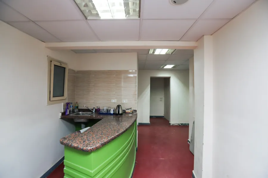 مقر إدارى للايجار 175 م سموحة ( شارع فيكتور عمانويل )