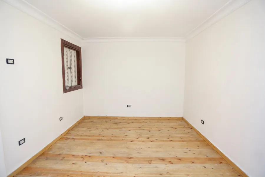 شقة للبيع 150م محرم بك (ش جرين الرئيسي)