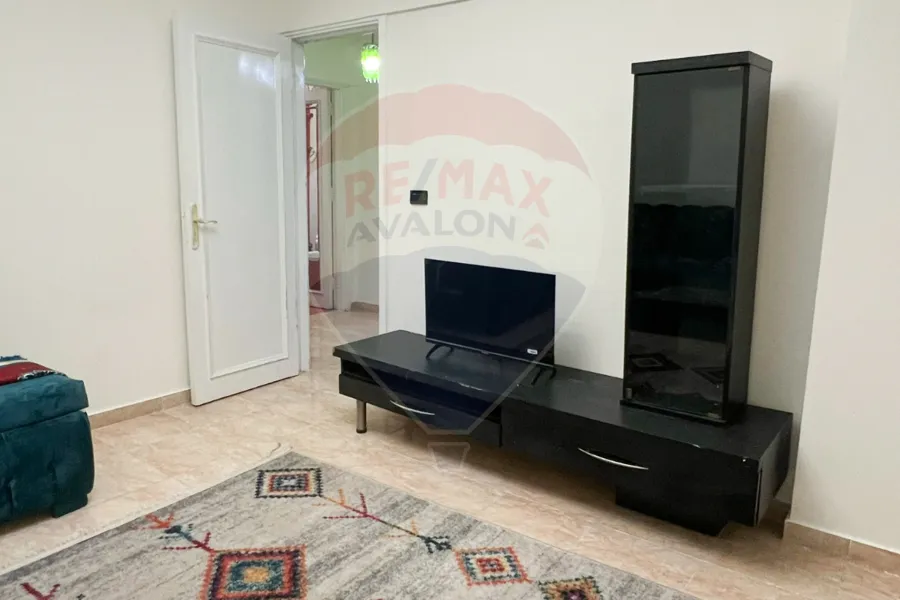 شقة للايجار المفروش 125 م سموحة (ش الهيلتون)