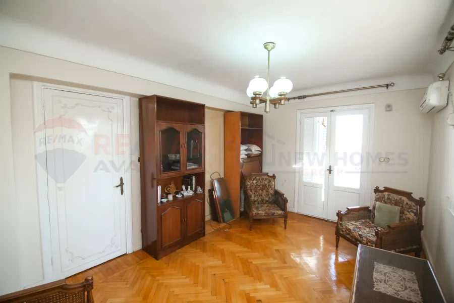 شقة للبيع 160 م سبورتنج (ش عمر لطفي)