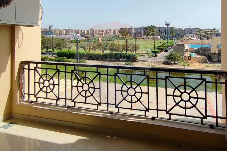 شقة للبيع 215 م سموحة (سوليك بيتك في النادي - عمارة براند)