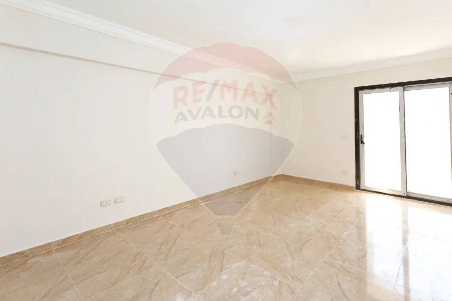 شقة للبيع 180 م سموحة (ش زكى رجب)