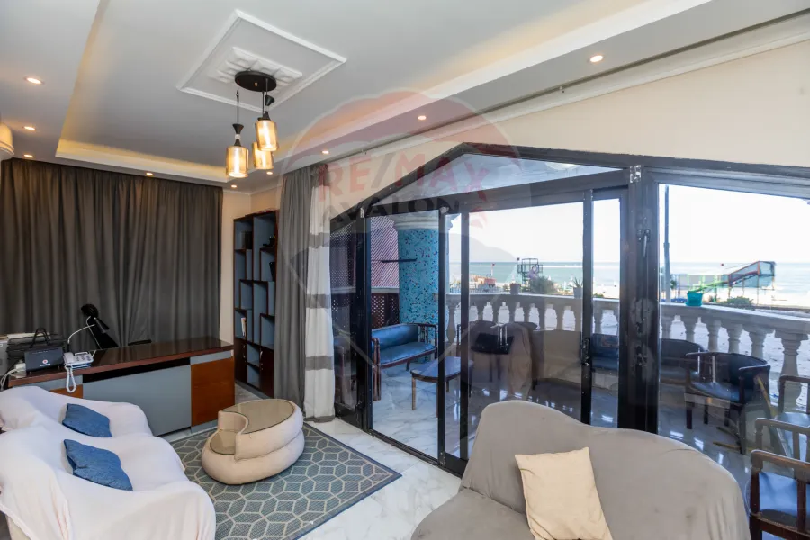 شقة إداري للبيع 170 م المندرة (علي البحر مباشرة)