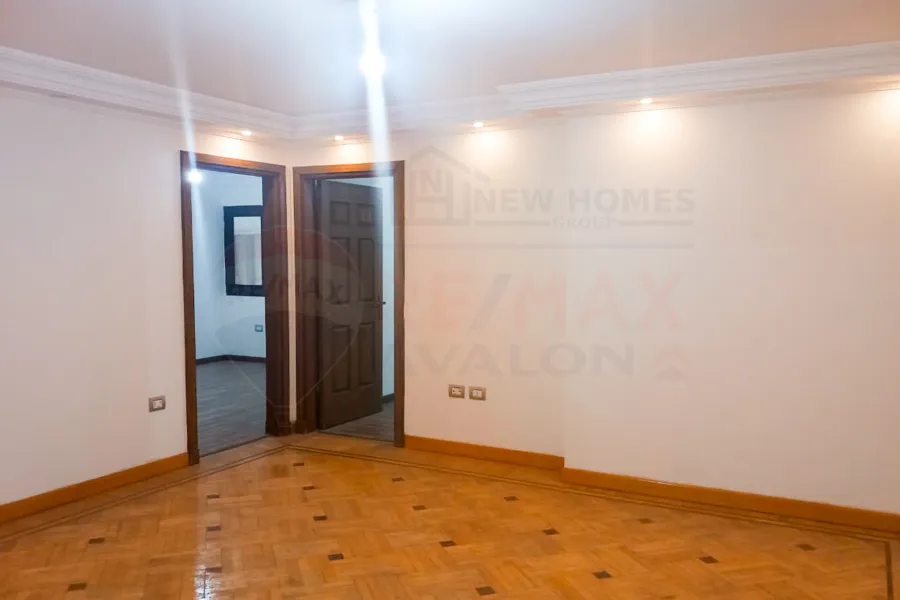 شقة للبيع 225 م سموحة ( شارع بهاء الدين الغتورى ) بتسهيلات فى السداد