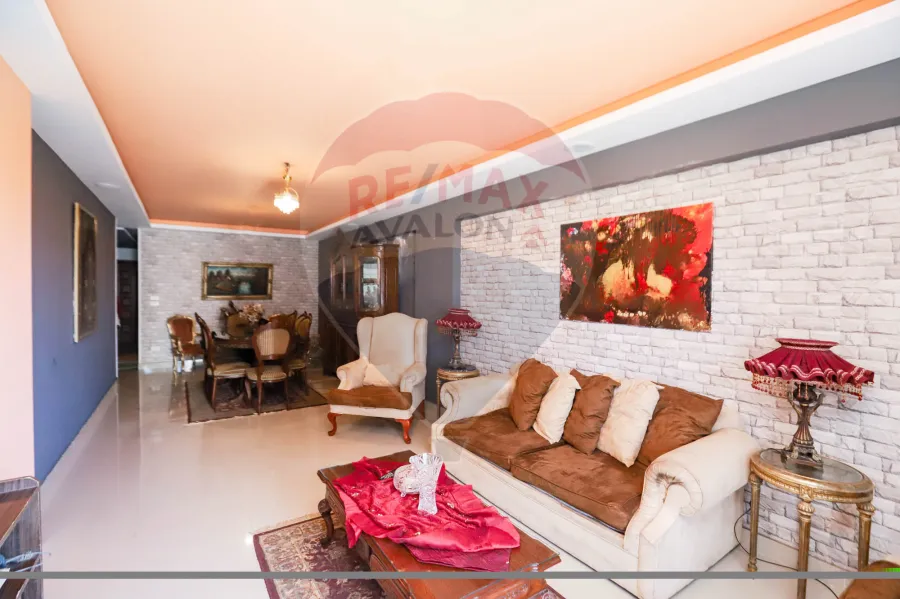 شقة للبيع 160 م فلمنج ( على الترام مباشرة )