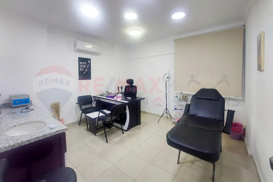 Administrative headquarters for rent 140 m Janaklis (Abu Qir St.)