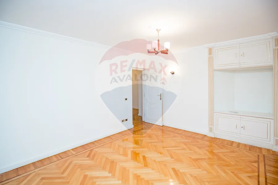 شقة للبيع 325 م وابور المياه ( فيو مفتوح علي النادي الاوليمبي وحدائق الشلالات )