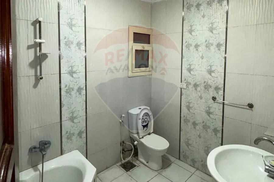 شقه للبيع  180 م لوران ( تاني نمره من البحر )