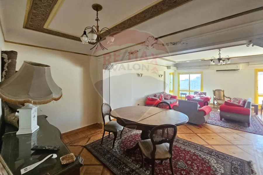 شقة للبيع 135 م سابا باشا (على الترام مباشرة)