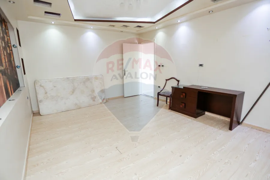 شقة للبيع 225 م مصطفى كامل (ش أبو قير الرئيسى)