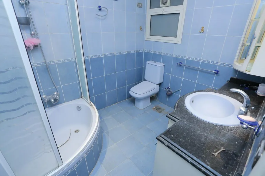 شقة للايجار 200م سموحة ( ابراج كيروسيز )