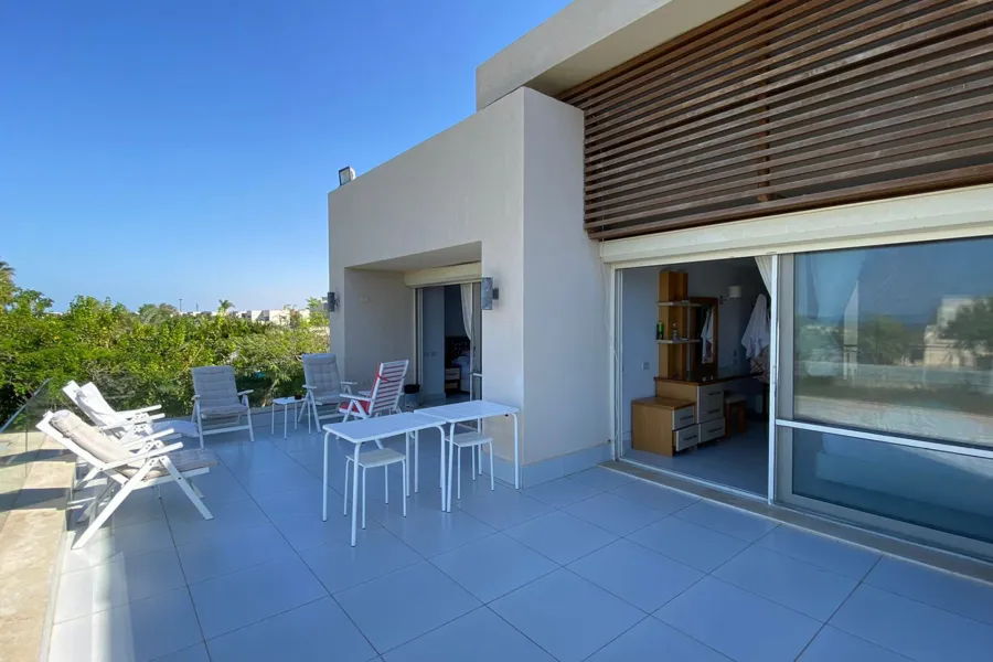 فيلا ستاند ألون كورنر (هاسيندا باي - سيدي عبد الرحمن) 1400 م + 1000 م جاردن - صف تاني بحر - 44,000,000 ج