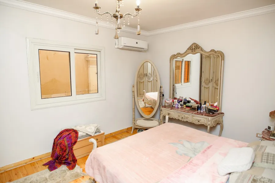 شقة للبيع 165م صافى سابا باشا (خطوات من الترام - بجوار القنصليه الروسية)