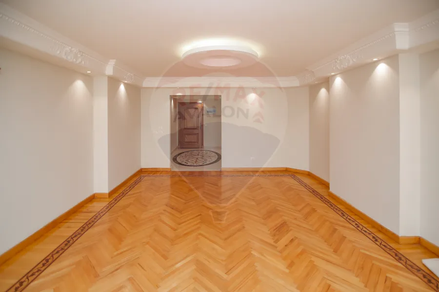 Apartment for sale 220 m Smouha (Bahaa El Din El Ghatoury St. - Steps from Fawzy Moaz St.)