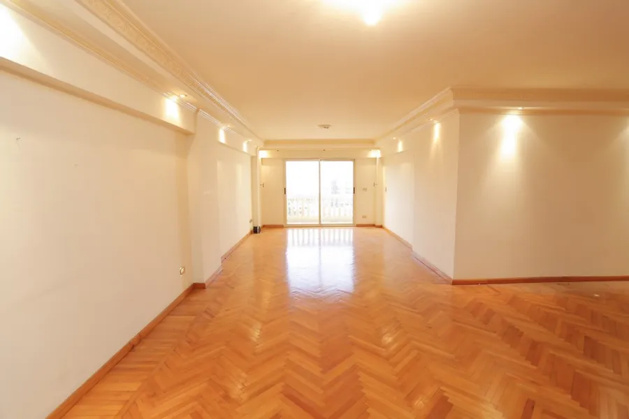 شقة للايجار 200م سموحة ( ابراج كيروسيز )