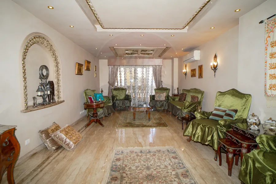 شقة للبيع 220 م لوران (ش الاقبال)