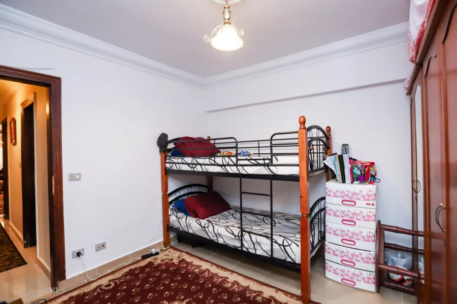 شقة للبيع 126م سموحة ( متفرع من شارع النصر )