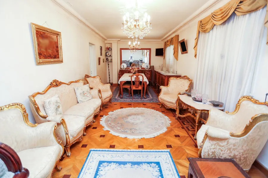 شقة للبيع او الاستثمار  425 م كفر عبده ( خطوات من الديب مول و ش سوريا  )