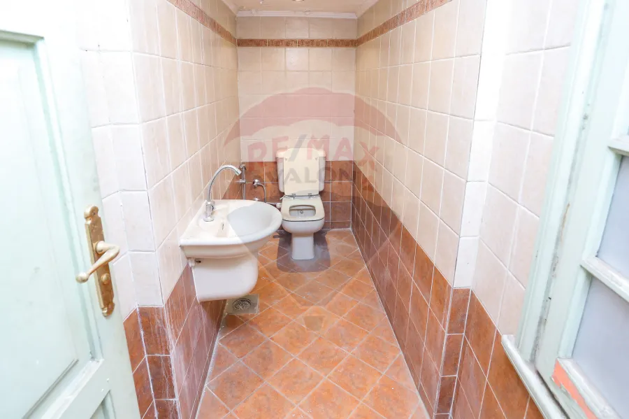 Administrative Unit For Rent 250 m Wabour Elmayya (Steps From Zweil Square) - suitable for all activities - Half finished