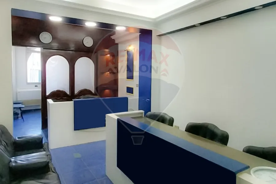 مكتب إداري للبيع 50 م محطة الرمل (شارع كنيسة الأقباط)