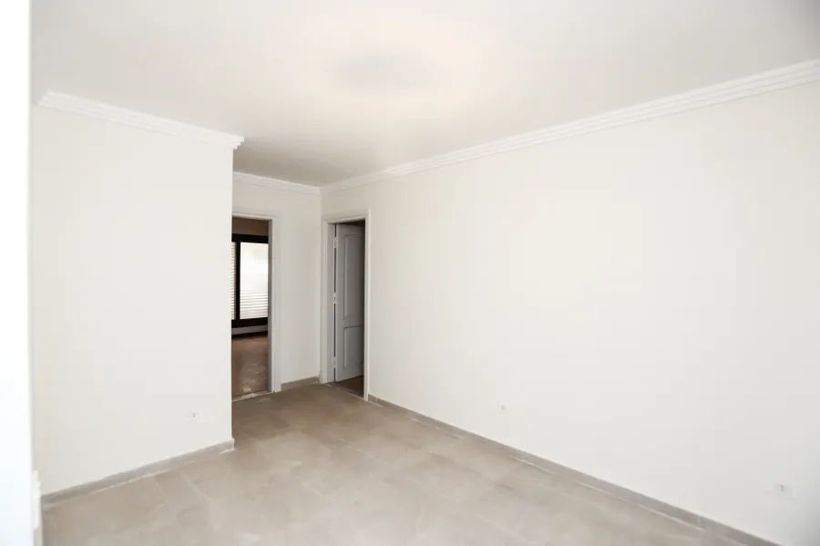 شقة للبيع 230 م لوران ( محطة ترام شعراوى )