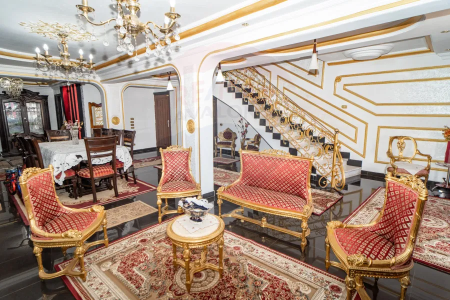 شقة دوبلكس للبيع 300 م سيدي بشر (خلف ش الصاغ محمد عبد السلام)