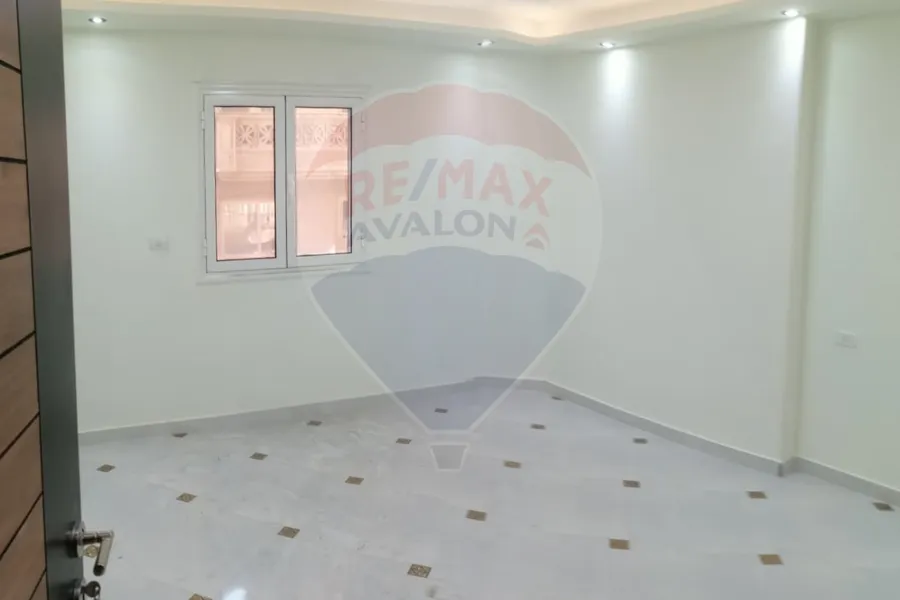 شقة للبيع 161 م سيدي بشر (خطوات من البحر)