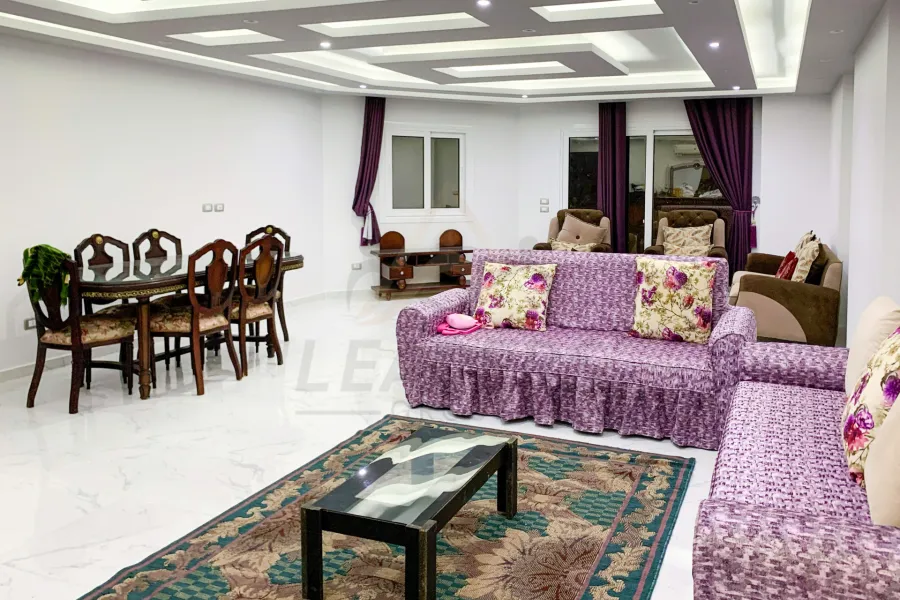 شقة للايجار المفروش 220 م سموحه (ش فوزي معاذ)