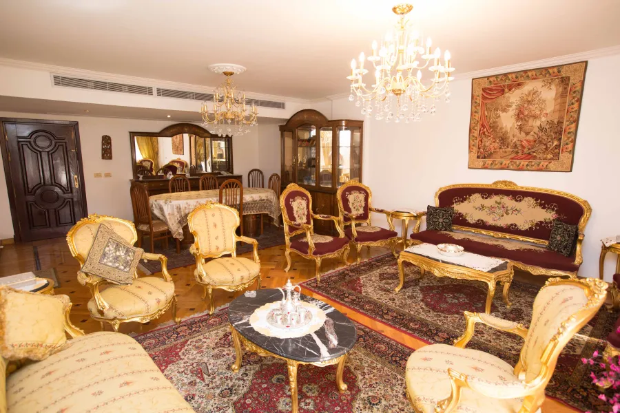 شقة للإيجار مفروش 200م رشدى (ش المعسكر الرومانى الرئيسى)