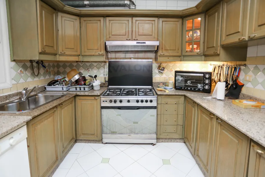 شقة دوبلكس للبيع 320 م + 100 م روف سموحة (ش فوزي معاذ)