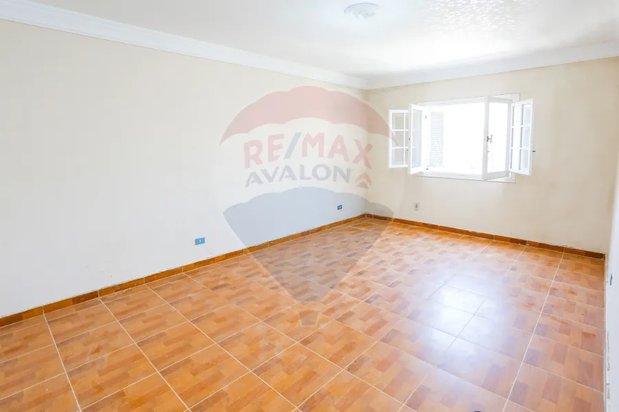 شقه للبيع 200 م  رشدى ( خطوات من شارع سوريا )