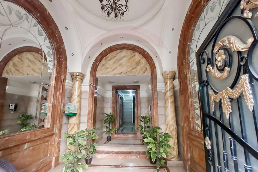 شقة للبيع 175 م كفر عبده (ش سكينه بنت الحسين)