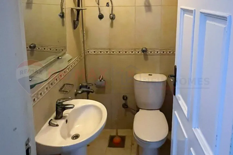 شقة للايجار 285 م جناكليس (ش محمد باشا محسن)