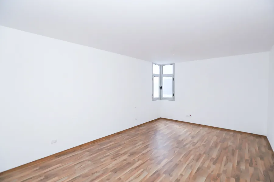 شقة للبيع 350 م لوران ( علي البحر مباشرة )